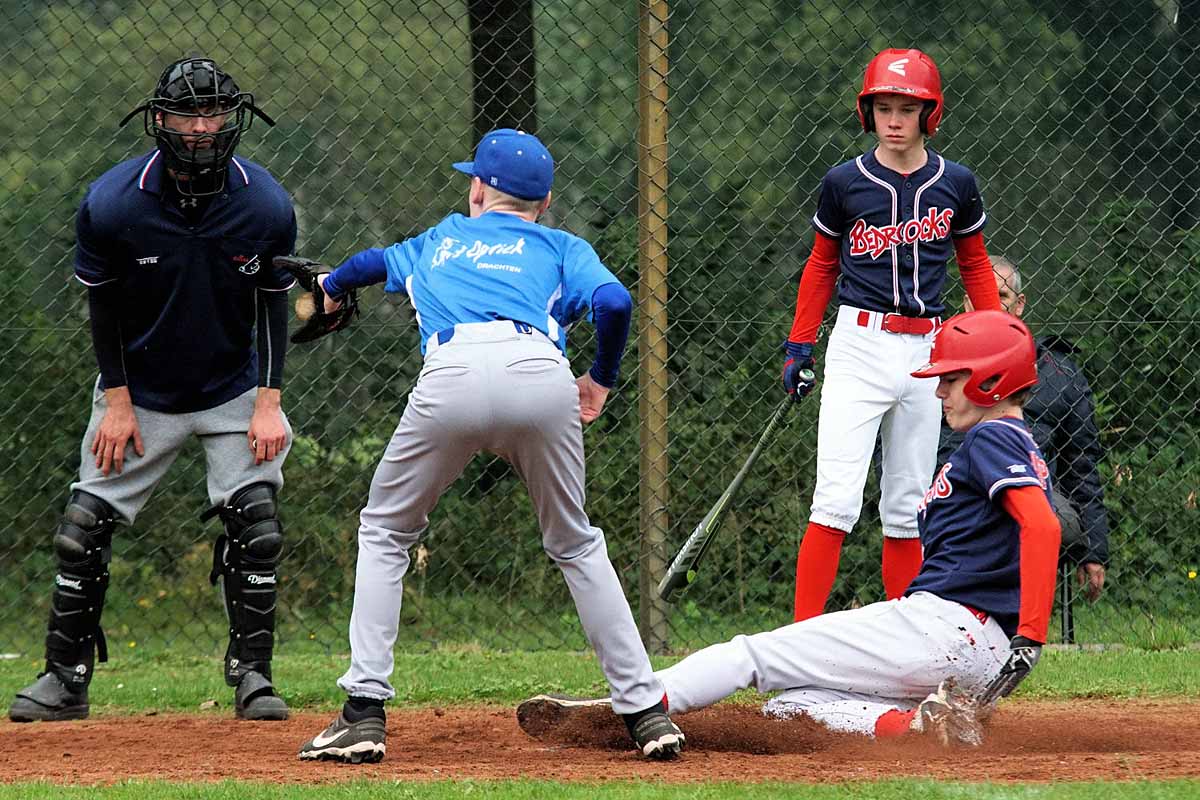 6 Aspiranten Jasper Vosbereikt de thuisplaat l DSC00924