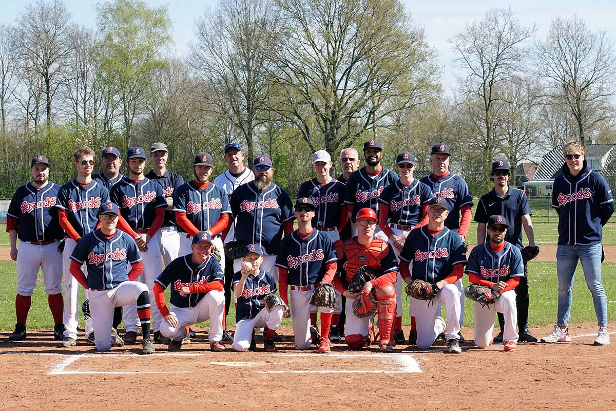 Thomas de Vries met beide heren teams DSC004092