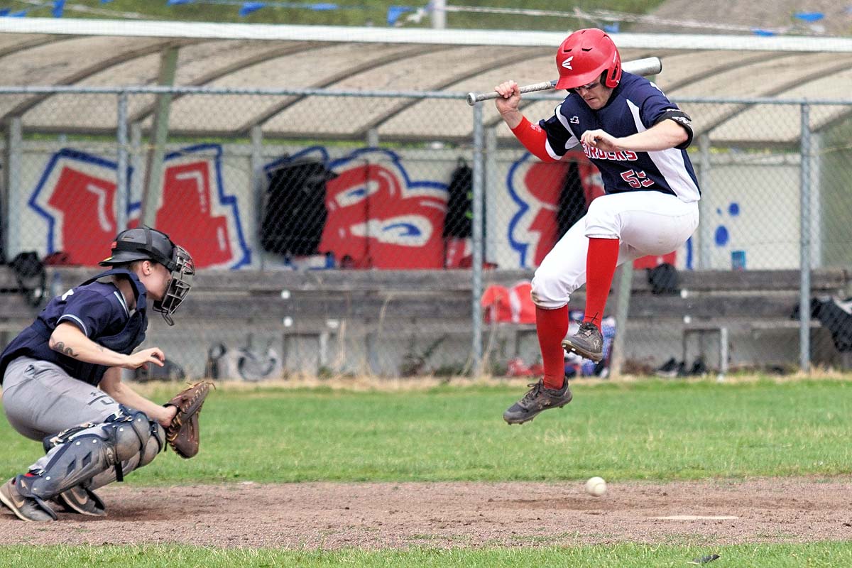 3 Melvin Brandjes aan slag ontwijkt de bal DSC05820170723