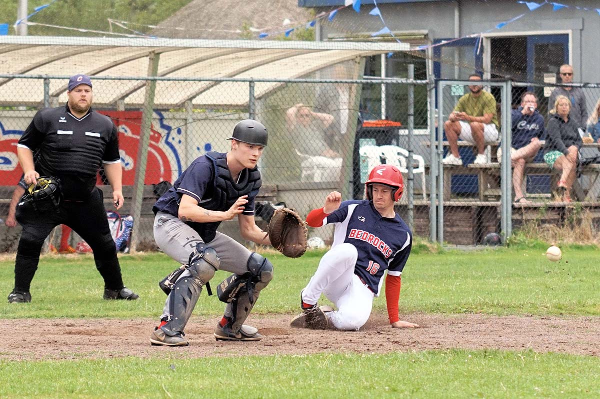 5 Sander Kofflard bereikt de thuisplaat met een sliding DSC06024170723