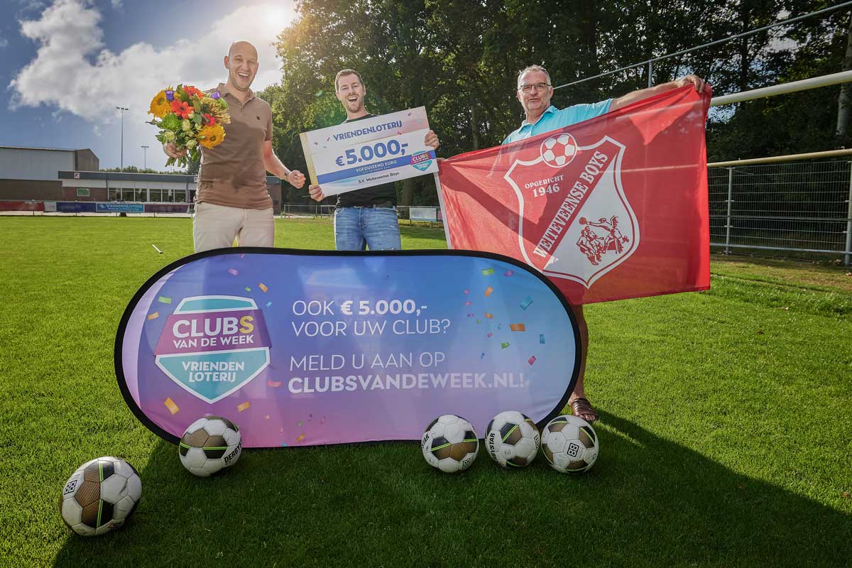 Foto-1---s.v.-Weiteveense-Boys-ontvangt-5.000-euro-als-VriendenLoterij-Club-van-de-Week