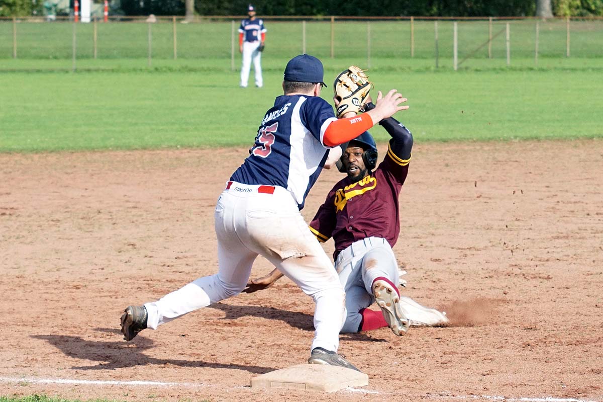 7 Melvin Brandjes tikt honkloper uit DSC00074250923