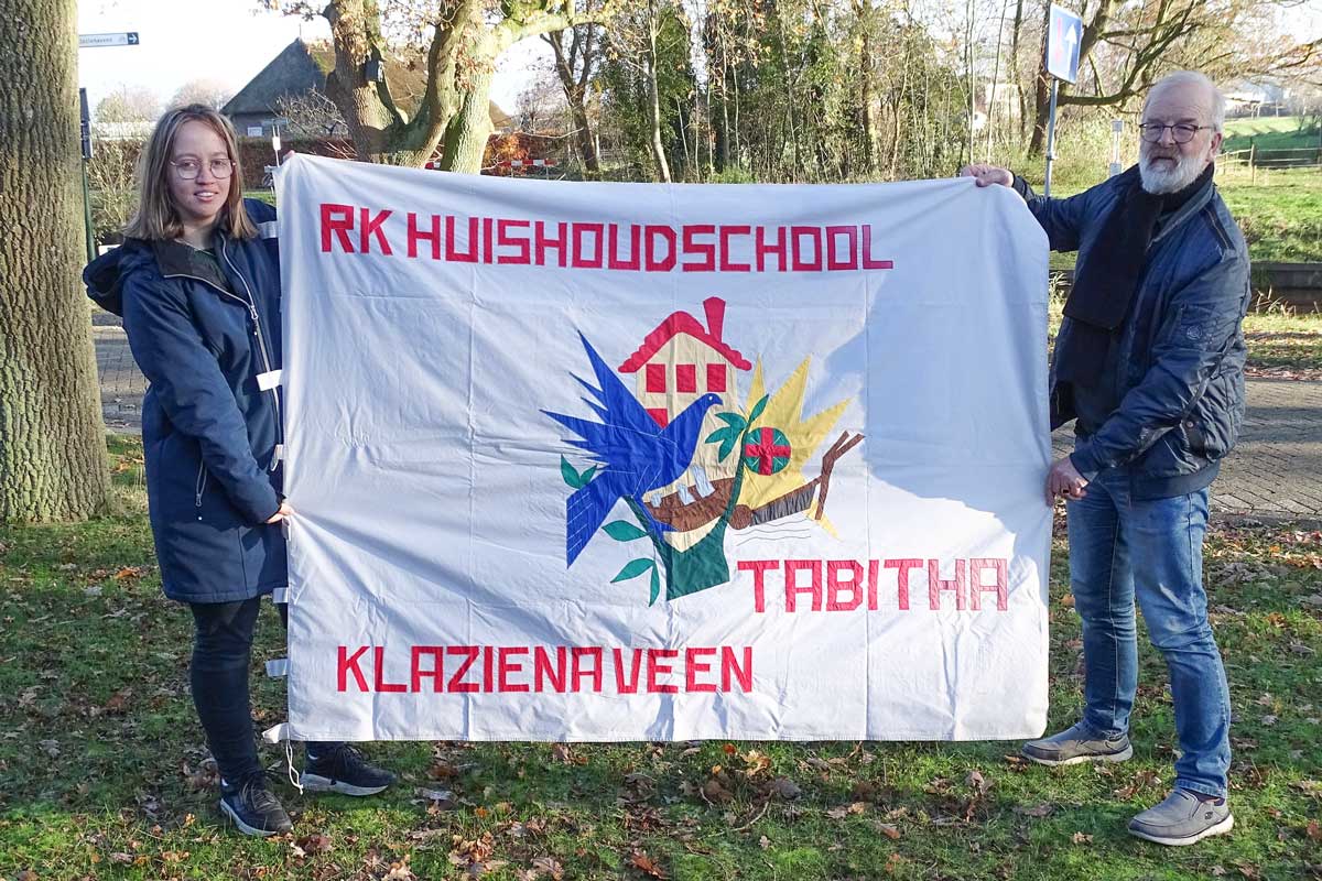 Jorine-de-Vries-met-vlag-Tabita