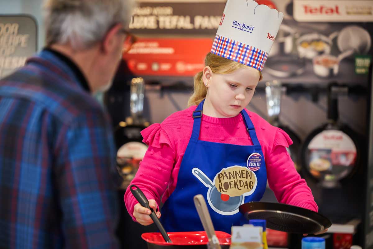 Anniek-Verbunt-tijdens-de-pannenkoekbakwedstrijd