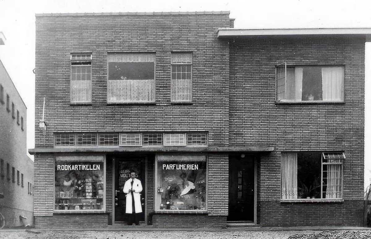 Foto-Brugstraat-Kapper-Jurrie-Wolters-in-Sinterklaastijd