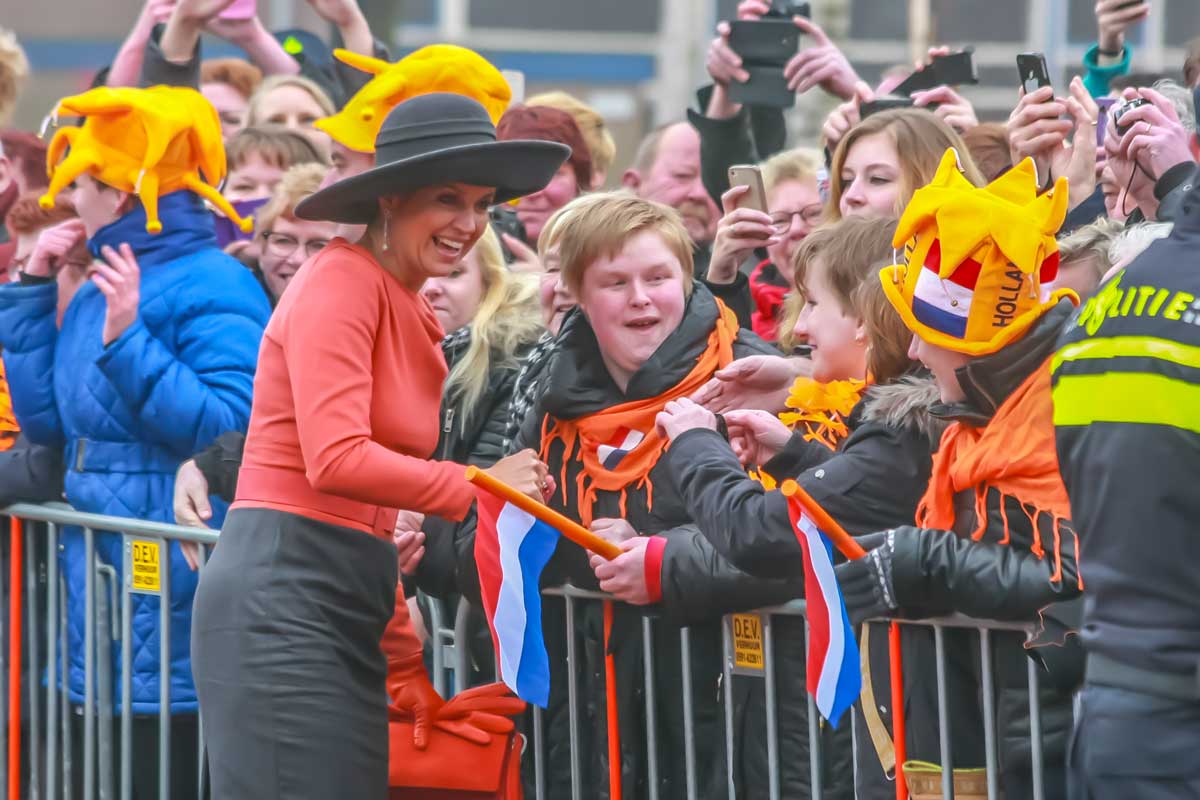 Regio - De gemeente Emmen rolt op 27 april 2024 de oranje loper uit voor Koning Willem-Alexander. Samen met de leden van de Koninklijke familie viert hij zijn verjaardag in het centrum van Emmen.