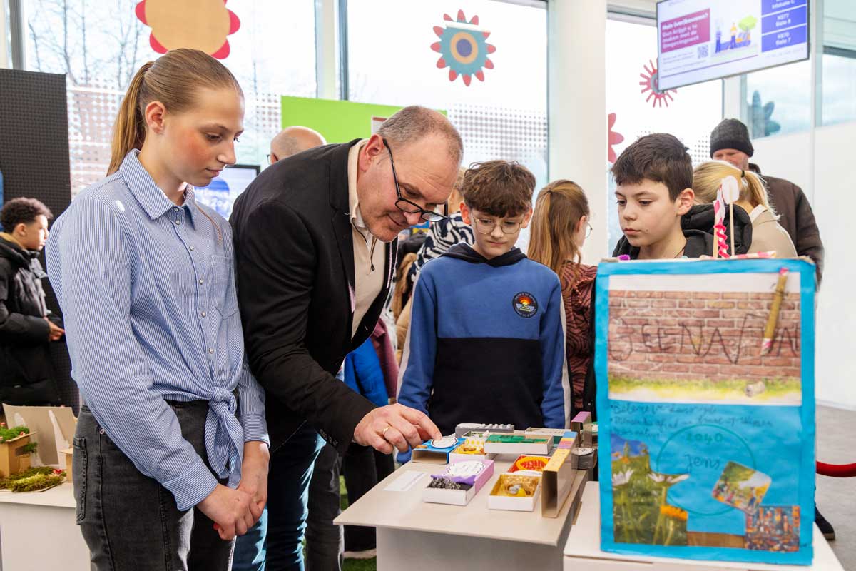 Tentoonstelling-'Gemeente-Emmen-in-2040-door-de-ogen-van-kinderen