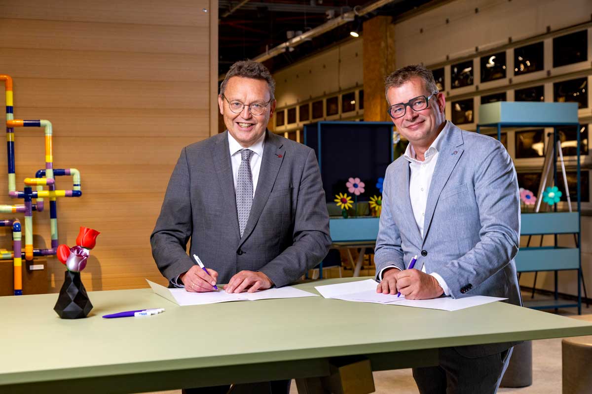 Jouke-de-Vries---voorzitter-college-van-bestuur-Rijksuniversiteit-Groningen-en-wethouder-Raymond-Wanders