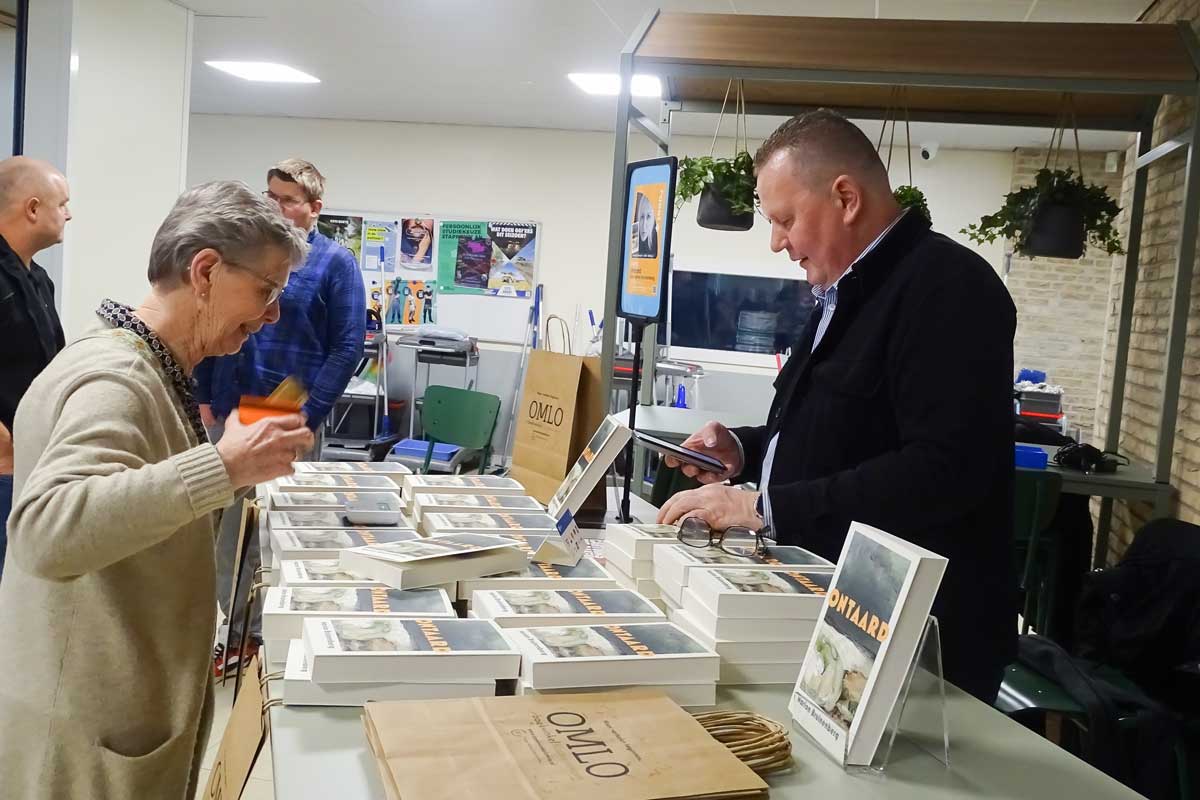 Bruinenberg-schrijfster-2W