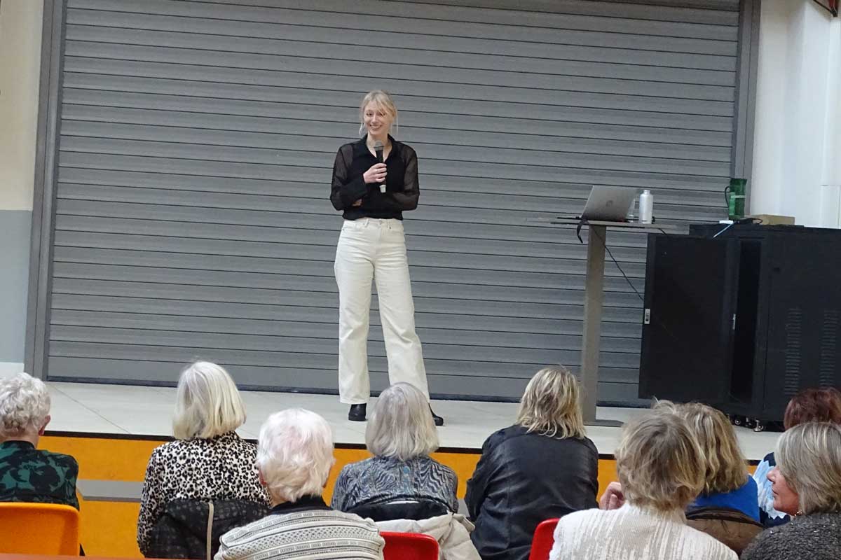 Bruinenberg-schrijfster-4W