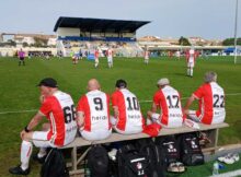 Old-Stars-bank-zittenW