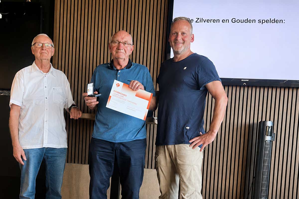 Jannes-Lankhorst-20-jaar-scheidsrechter